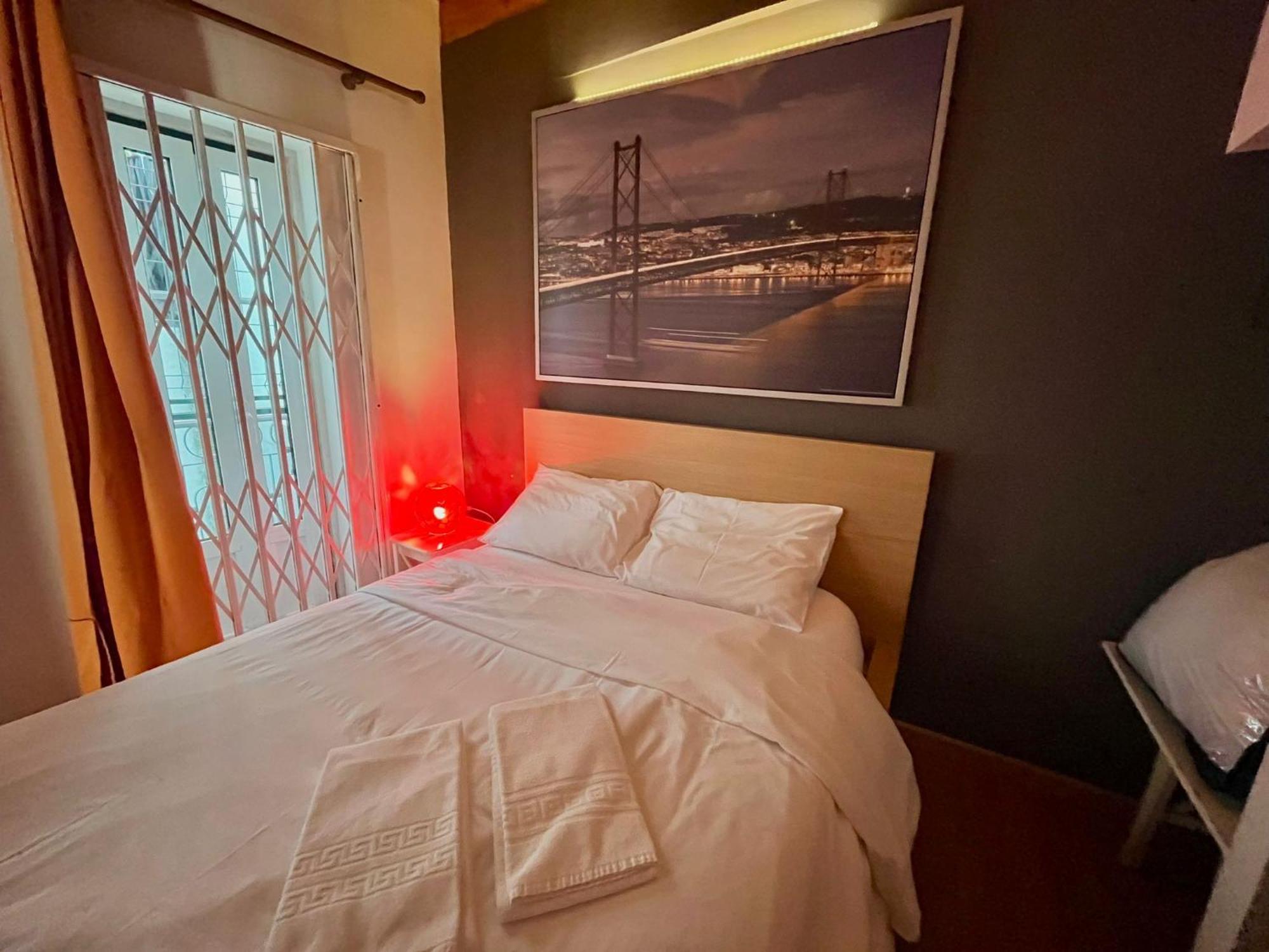 2 Bedroom, 2 Bathroom Apartment - Travessa Da Madalena Lisboa Eksteriør bilde
